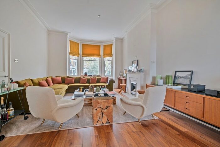 5 Bedroom Flat To Rent In St. Lawrence Terrace, London, W10