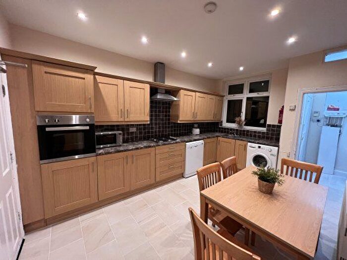 4 Bedroom Terraced House To Rent In Kensignton Ave, Manchester, M14