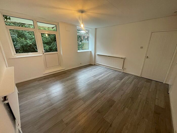 2 Bedroom Flat To Rent In Lyndwood Court, Leicestershire, LE2