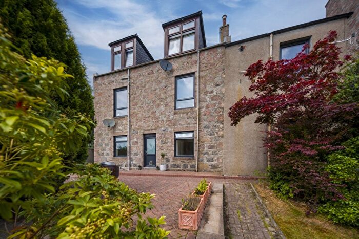 3 Bedroom Maisonette For Sale In North Deeside Road, Peterculter, AB14