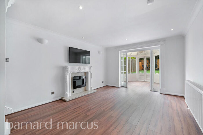 2 Bedroom House To Rent In Firs Avenue, London, N11