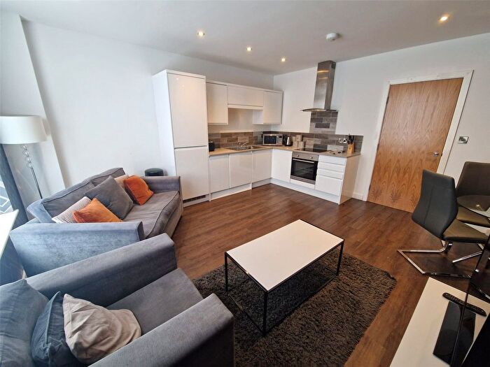2 Bedroom Flat To Rent In Oldham Road, Manchester, M4