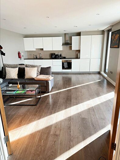 2 Bedroom Flat To Rent In Dowsett Road, London, N17