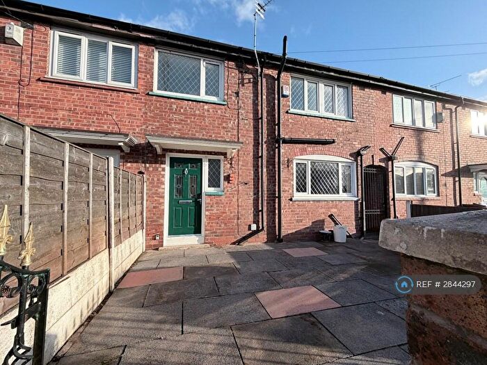 3 Bedroom Terraced House To Rent In Surbiton Road, Manchester, M40