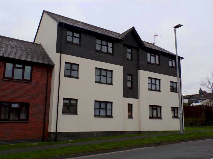 1 Bedroom Flat To Rent In Hollowtree Court, Barnstaple, EX32