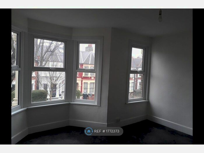 2 Bedroom Flat To Rent In Falkland Road, London, N8