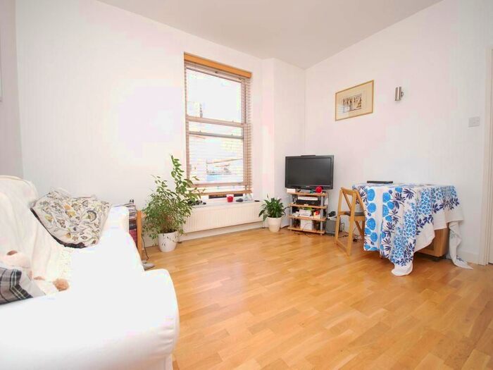 1 Bedroom Flat To Rent In Heath Road, Twickenham, TW1