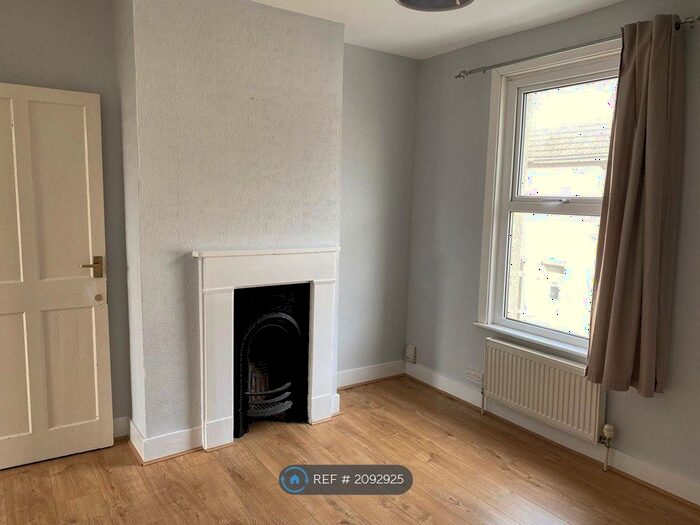 3 Bedroom Terraced House To Rent In West Street, Gillingham, ME7