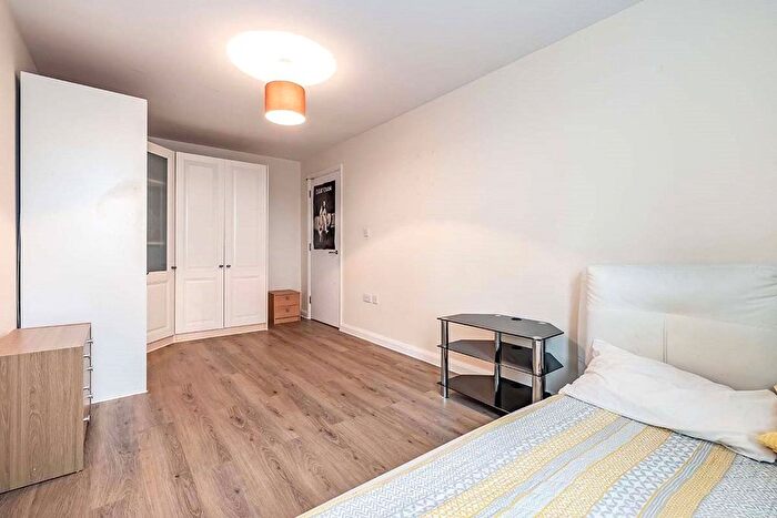 2 Bedroom Flat To Rent In Queen Marys Avenue, Watford, Hertfordshire, WD18