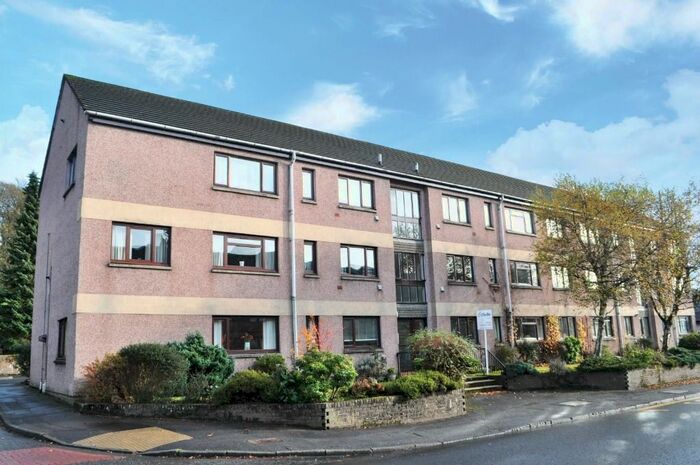 3 Bedroom Flat To Rent In Strathblane Road, Flat 6, Milngavie, East Dunbartonshire G62
