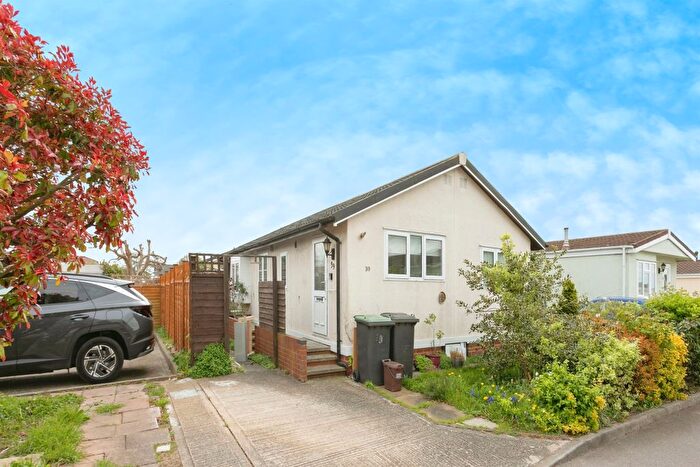 2 Bedroom Lodge For Sale In Lodge Road, Cranfield, Bedford, MK43