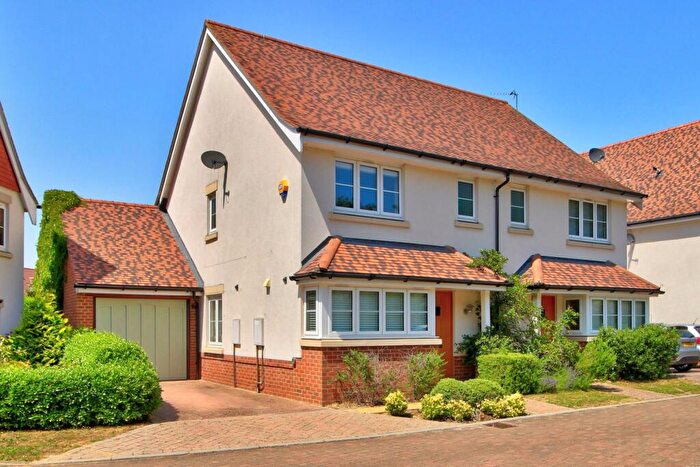 3 Bedroom Semi-Detached House For Sale In Culver Grove, Wokingham, RG40