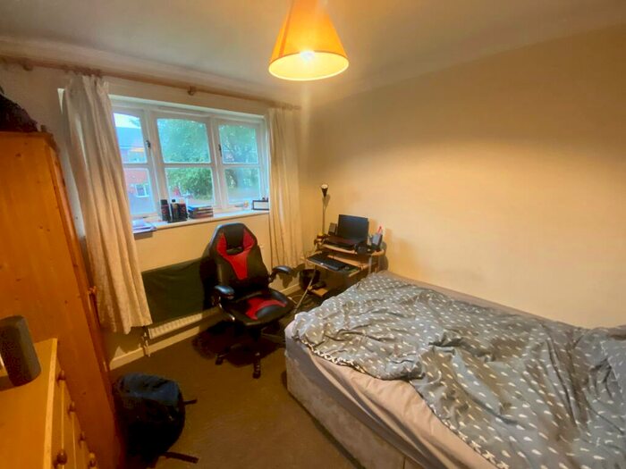 3 Bedroom House To Rent In **£ Pppw** Heron Drive, Lenton, NG7
