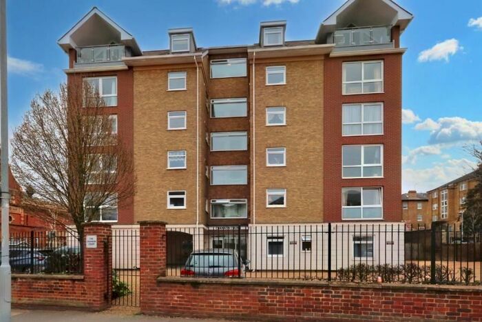 2 Bedroom Flat To Rent In Maple Road, Surbiton, KT6
