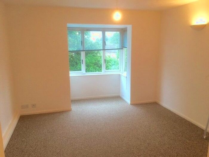 1 Bedroom Flat To Rent In Cotswold Way, Worcester Park KT4