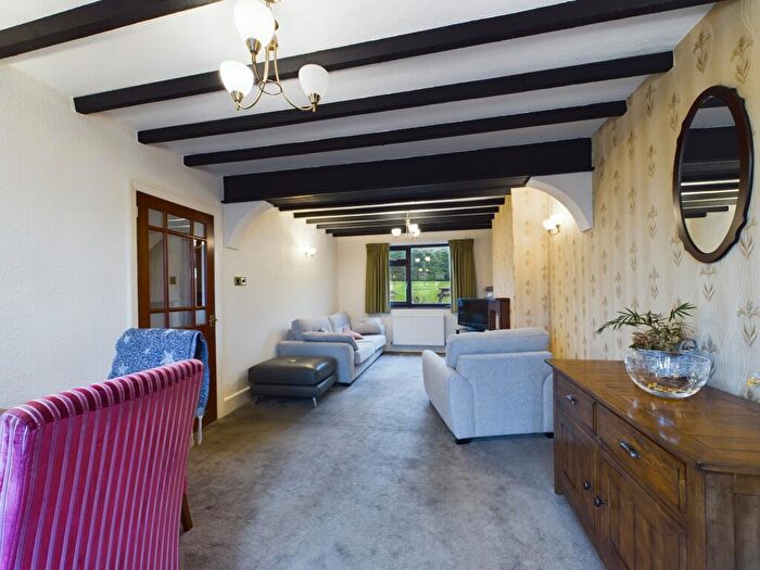 3 Bedroom Semi-Detached House For Sale In West Bank Road, Allestree, DE22