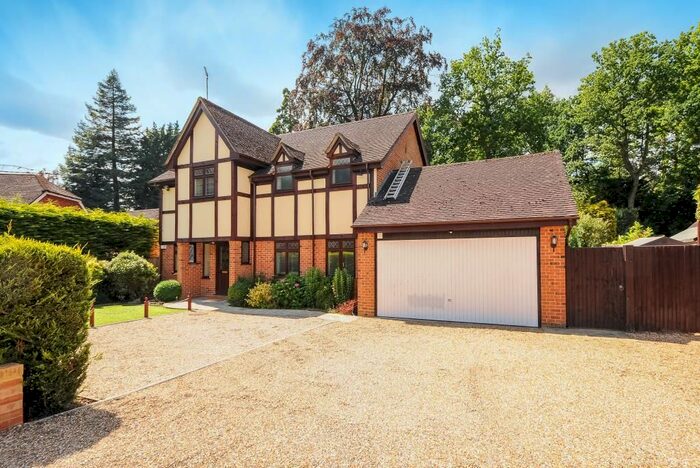 4 Bedroom Detached House To Rent In Holmes Close, Sunninghill, SL5