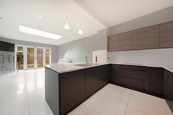 5 Bedroom Terraced House To Rent In Green Lane, Ilford, IG1