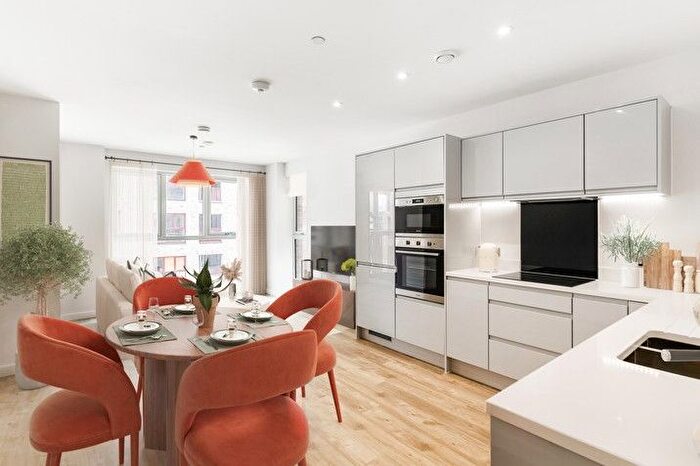 1 Bedroom Flat For Sale In High Street, Brentford, TW8