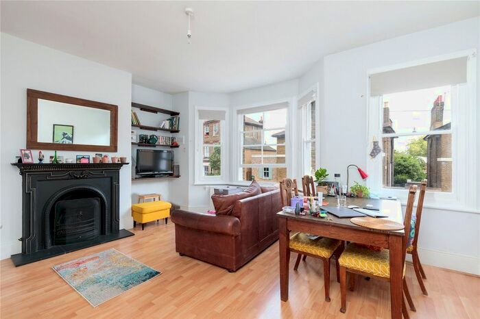 2 Bedroom Flat To Rent In Brookfield Road, London, E9