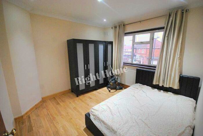 1 Bedroom Flat To Rent In Carlyon Road, Wembley, Middlesex, HA0