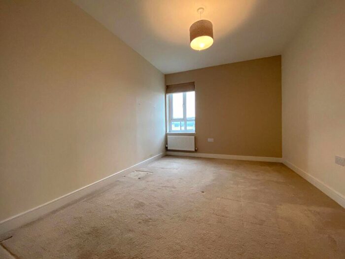 2 Bedroom Apartment To Rent In Fleming Place, Bracknell, Berkshire, RG12