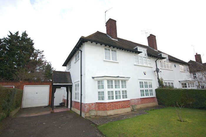 3 Bedroom Semi-Detached House To Rent In Brookland Rise, London, NW11