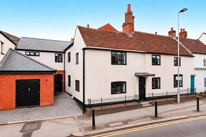 3 Bedroom Flat For Sale In Easthampstead Road, Wokingham, Berkshire, RG40