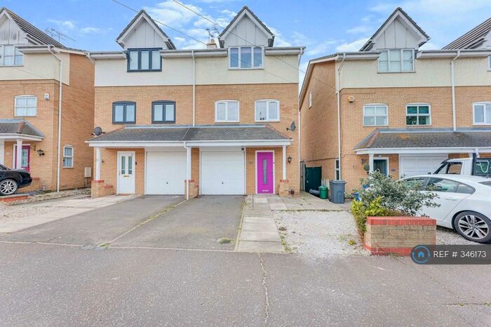 4 Bedroom Semi-Detached House To Rent In Priory Avenue, Southend-On-Sea, SS2