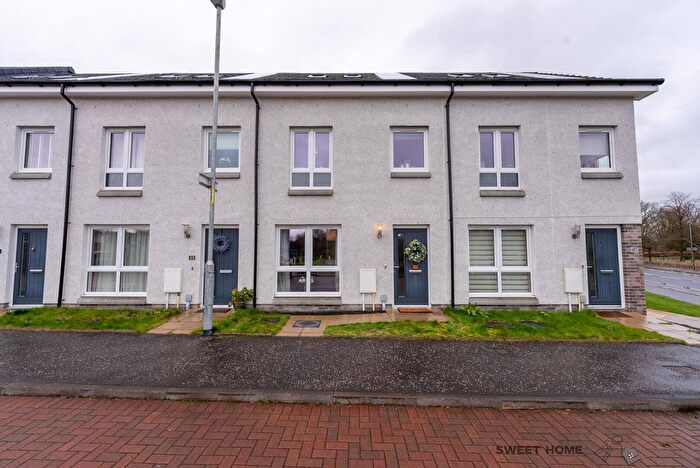 3 Bedroom Town House For Sale In Lakeview Grove, Glasgow, G33