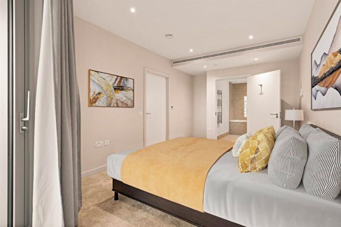 1 Bedroom Apartment To Rent In Nine Elms Lane, London, SW11