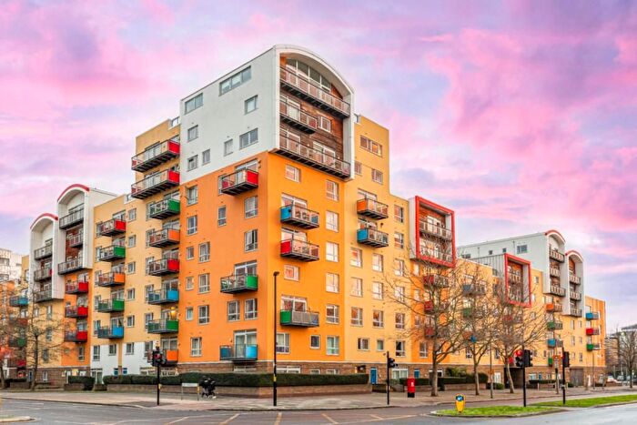 3 Bedroom Flat To Rent In Holly Court, John Harrison Way, Greenwich, London, SE10