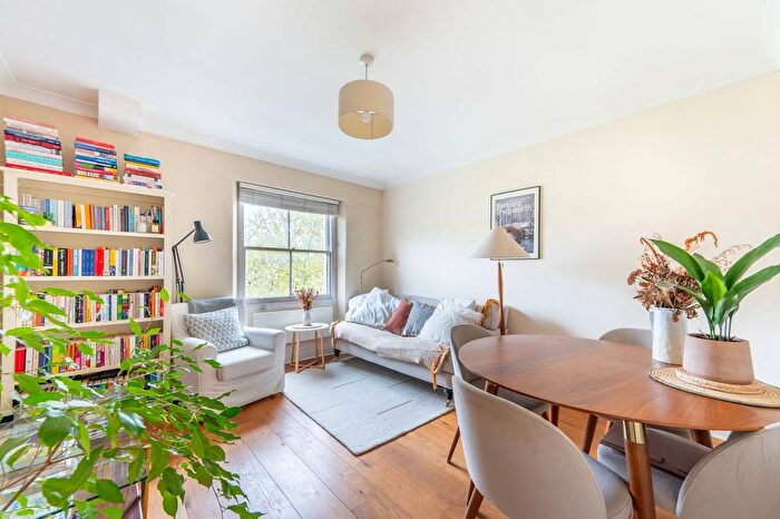 1 Bedroom Flat For Sale In Queens Gardens, Bayswater, London, W2