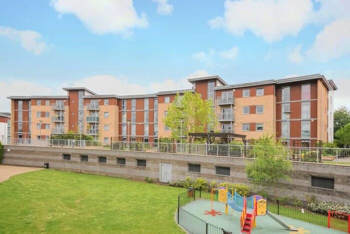 2 Bedroom Flat To Rent In Kelvin Gate, Bracknell, RG12