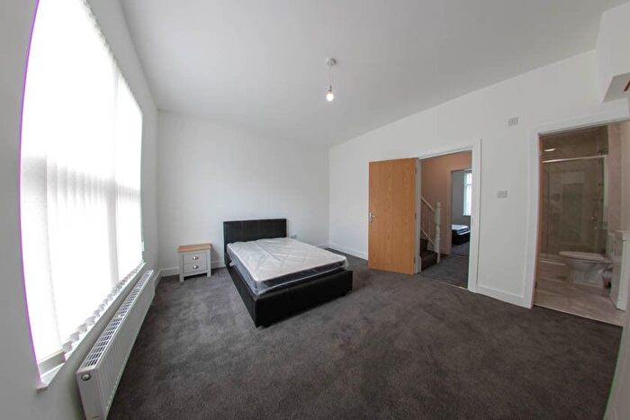 6 Bedroom Semi-Detached House To Rent In Royal Park Avenue, Leeds, LS6