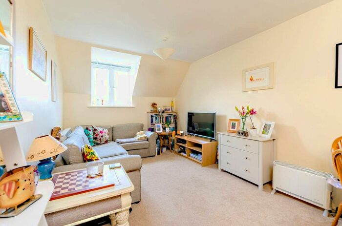 1 Bedroom Flat To Rent In Heathside Crescent, Woking, GU22