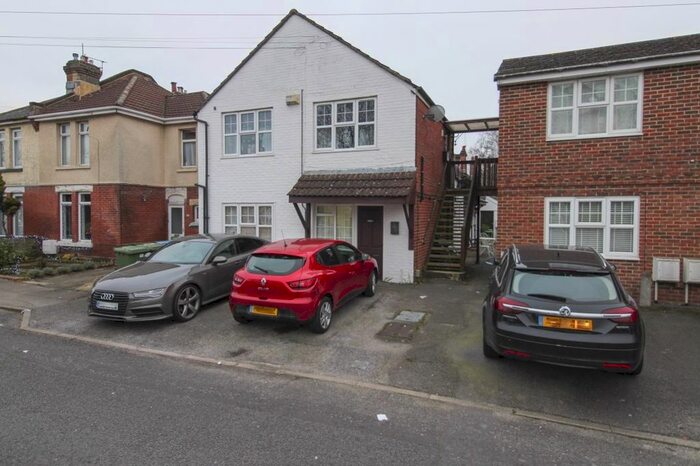 1 Bedroom Flat To Rent In Howards Grove, Shirley, Southampton SO15