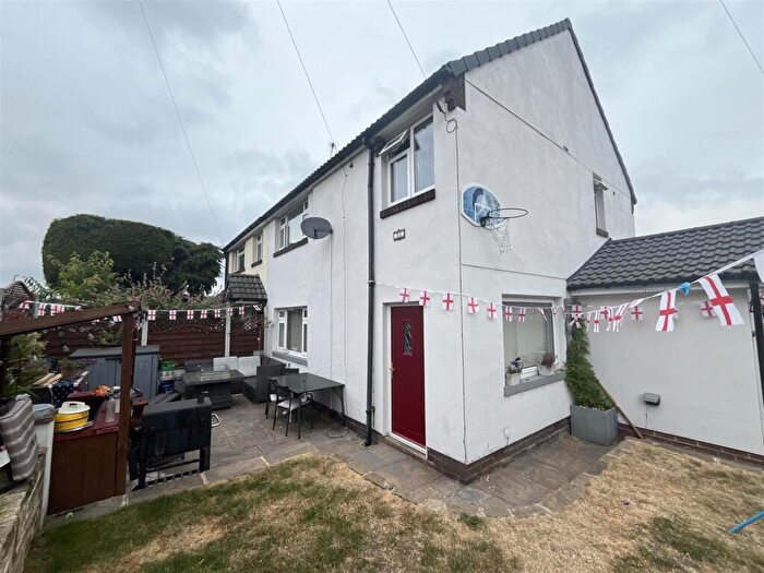 4 Bedroom Semi-Detached House For Sale In Greenside, Oakenshaw, Bradford, BD12