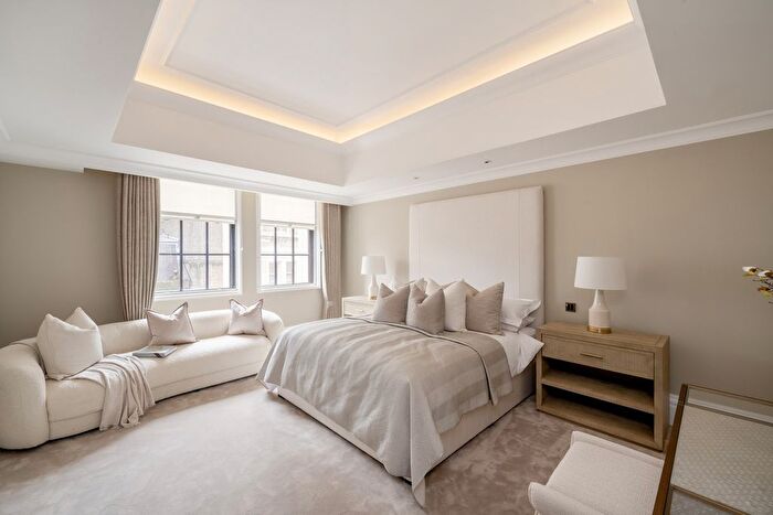 3 Bedroom Flat To Rent In Whitehall Place, London, SW1A