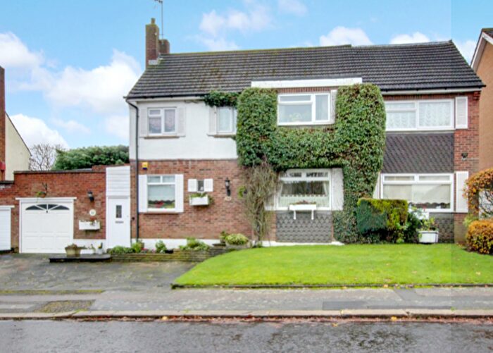 5 Bedroom Detached House To Rent In Chase Green Avenue, Enfield, EN2