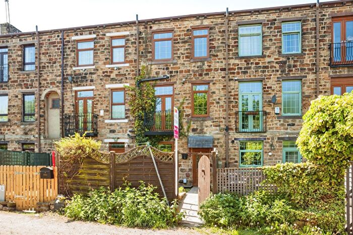 1 Bedroom Property For Sale In The Combs, Thornhill, Dewsbury, WF12