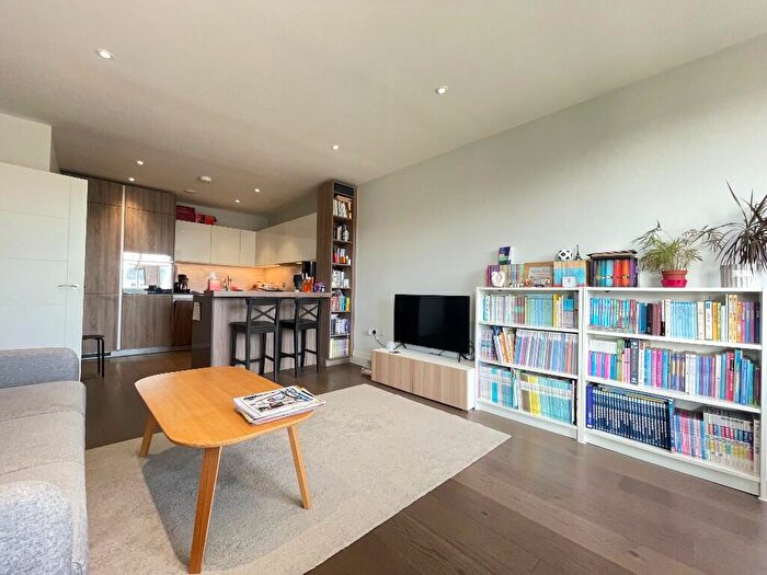 2 Bedroom Apartment For Sale In Queenshurst Square, Kingston Upon Thames, Surrey, KT2