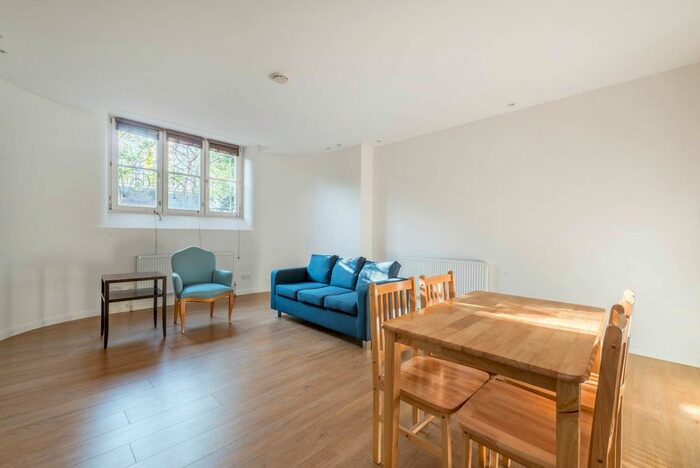 2 Bedroom Flat To Rent In Palace Court, Notting Hill, London, W2