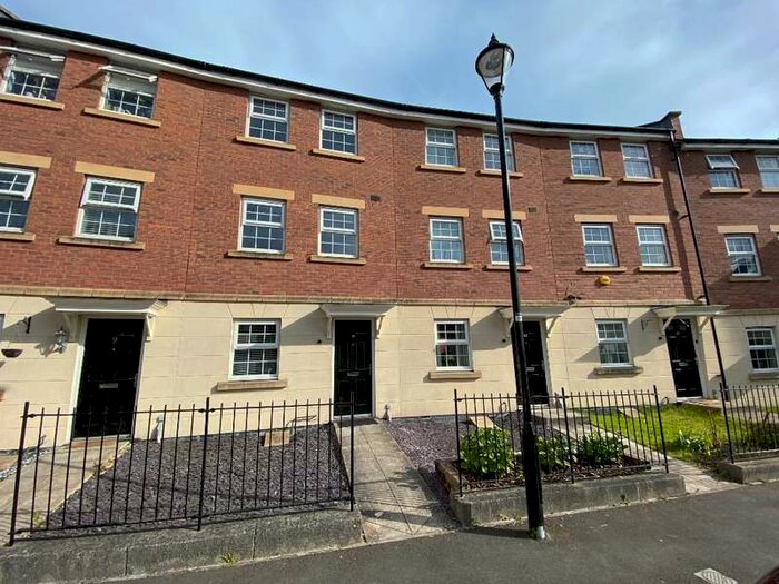 3 Bedroom House To Rent In Claydon Road Redhouse, Swindon, SN25