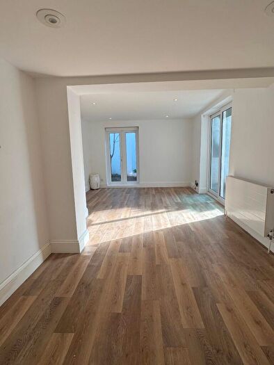 2 Bedroom Flat To Rent In Clarence Square, BN1