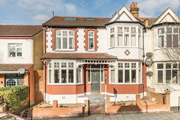 6 Bedroom Property To Rent In Glencairn Road, London, SW16