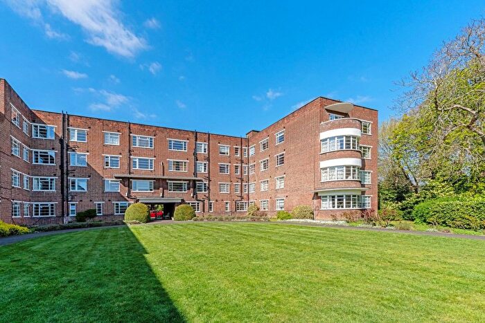 2 Bedroom Flat For Sale In Cambridge Park, East Twickenham, TW1
