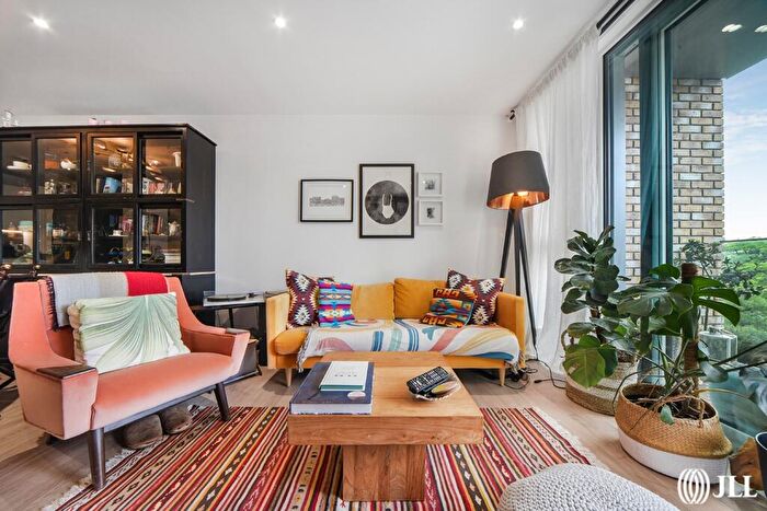 3 Bedroom Apartment To Rent In Sandpiper Building, London, N4