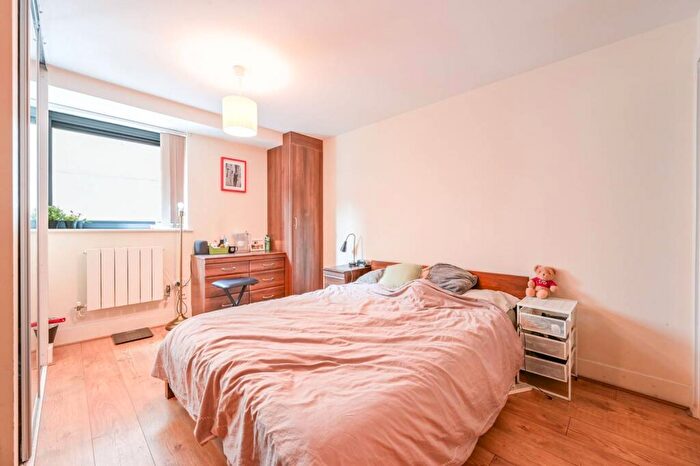 2 Bedroom Flat For Sale In Millharbour, Canary Wharf, London, E14