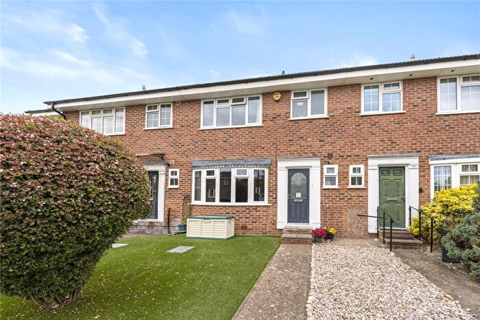 3 Bedroom Terraced House To Rent In Birchwood Grove, Hampton, TW12